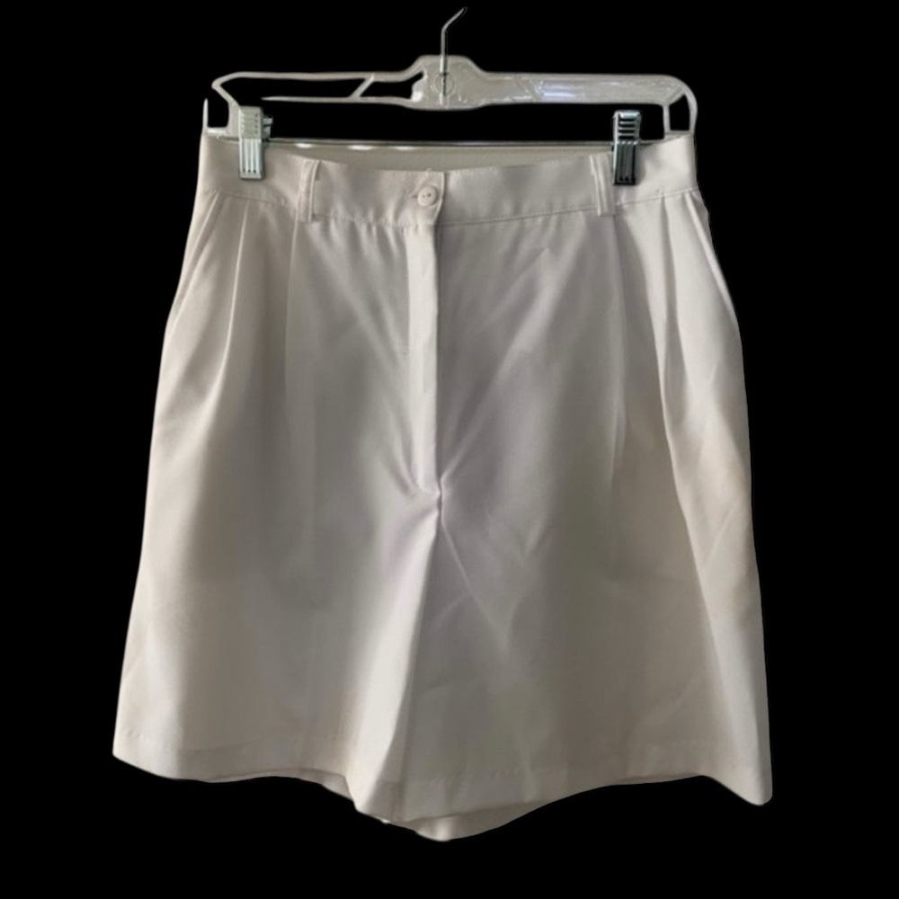 Vintage Women’s High Waisted Pleated White Shorts Size 10 With Pockets Y2K